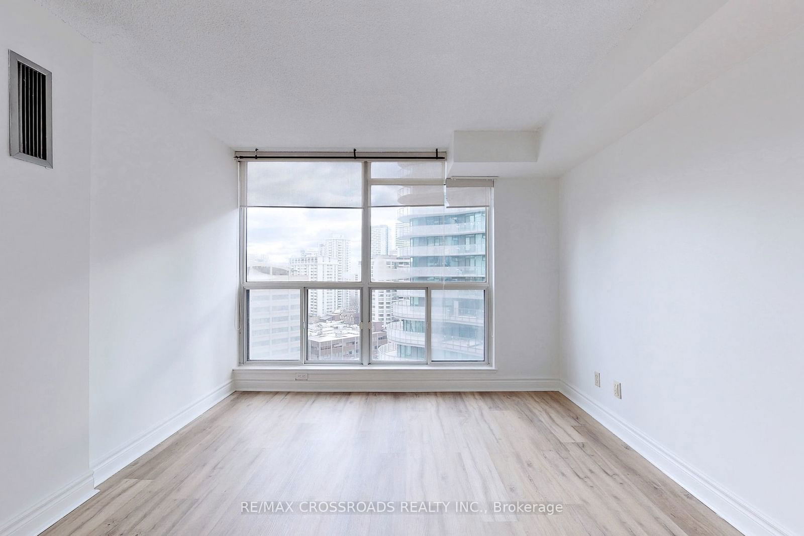 24 Wellesley St W, unit 1412 for rent