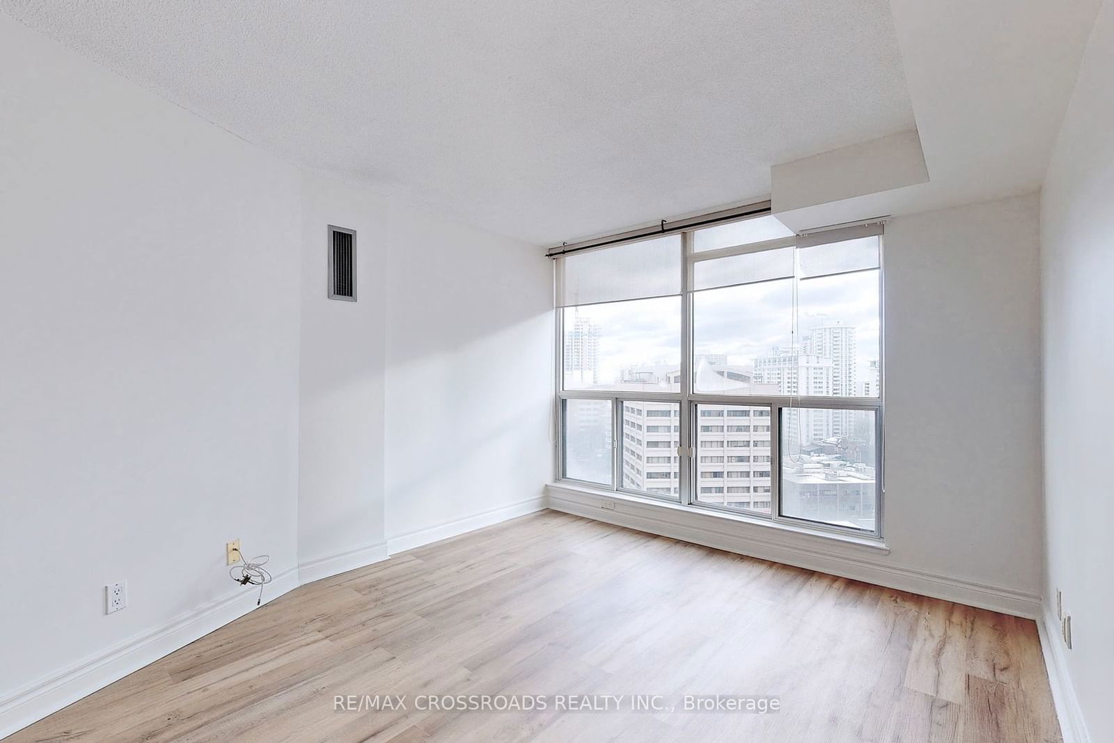 24 Wellesley St W, unit 1412 for rent