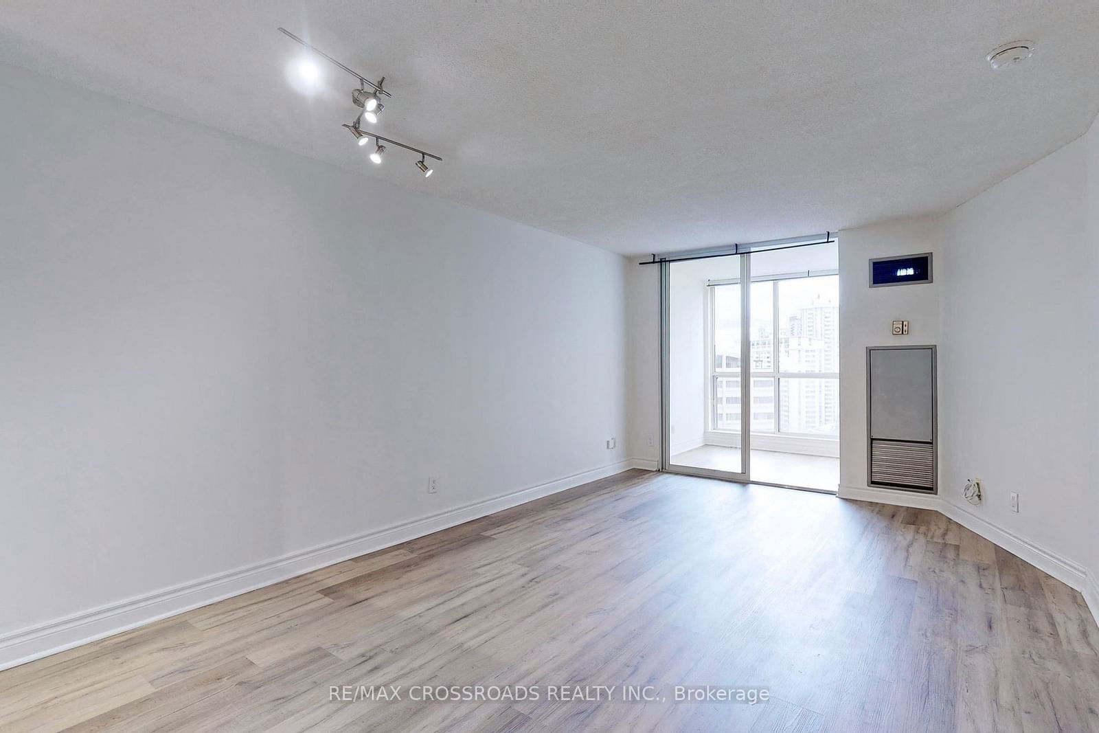 24 Wellesley St W, unit 1412 for rent