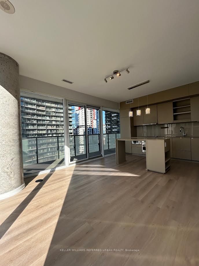 101 Peter St, unit 1611 for rent