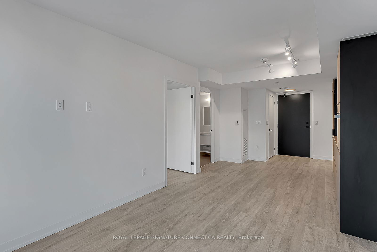 2 Augusta Ave, unit 504 for rent