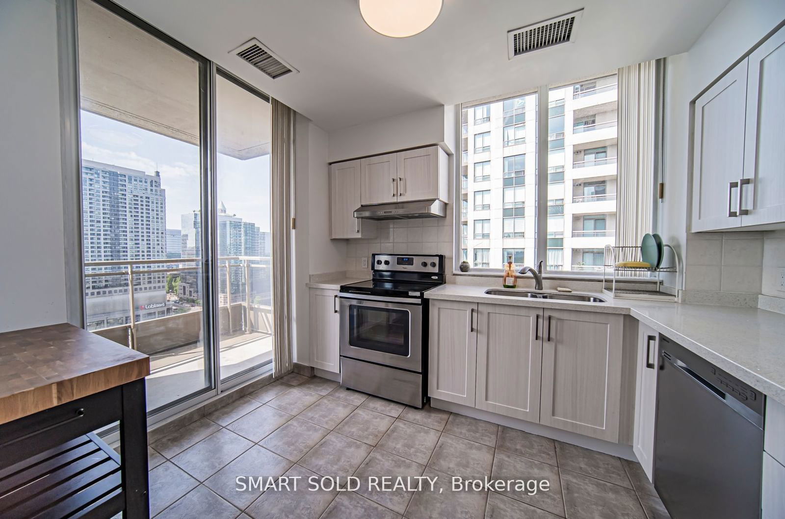 256 Doris Ave, unit PH210 for sale