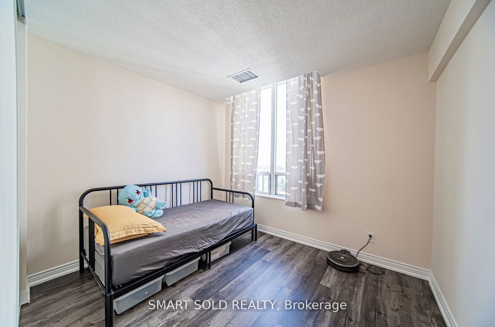 256 Doris Ave, unit PH210 for sale