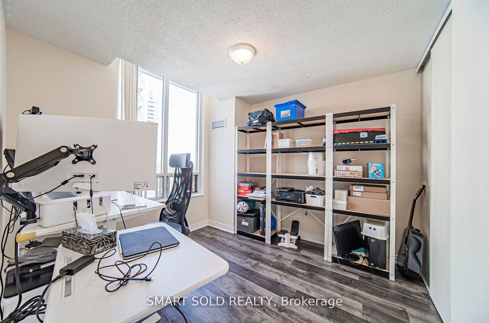 256 Doris Ave, unit PH210 for sale