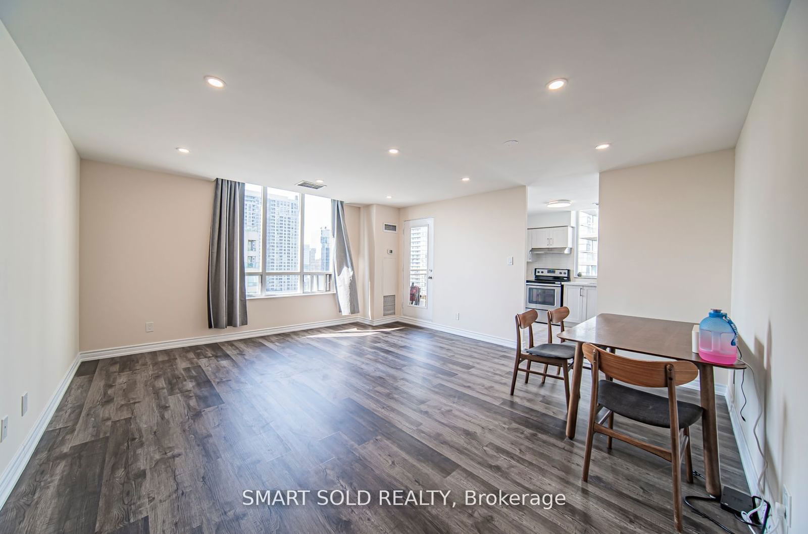 256 Doris Ave, unit PH210 for sale