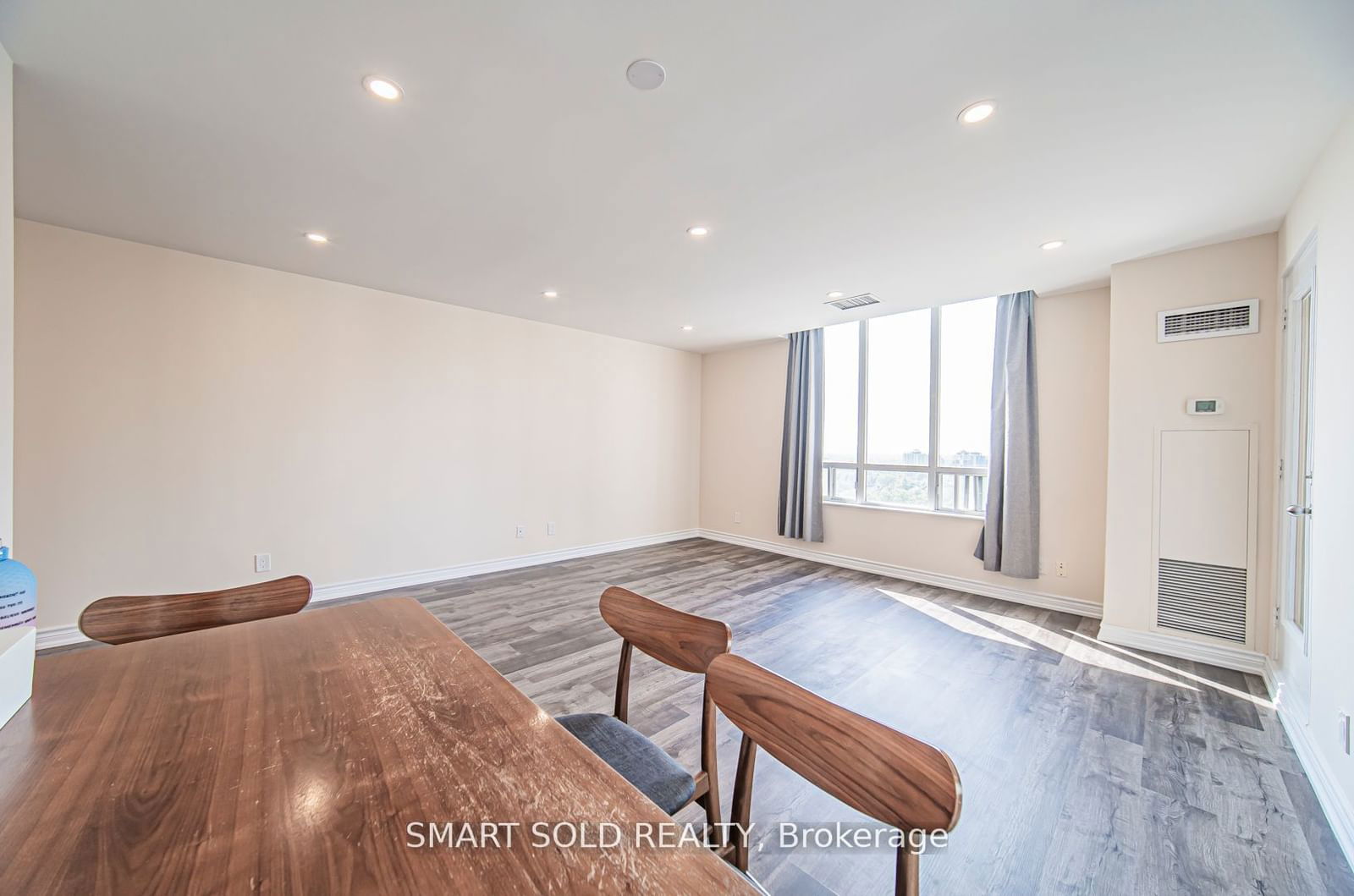 256 Doris Ave, unit PH210 for sale