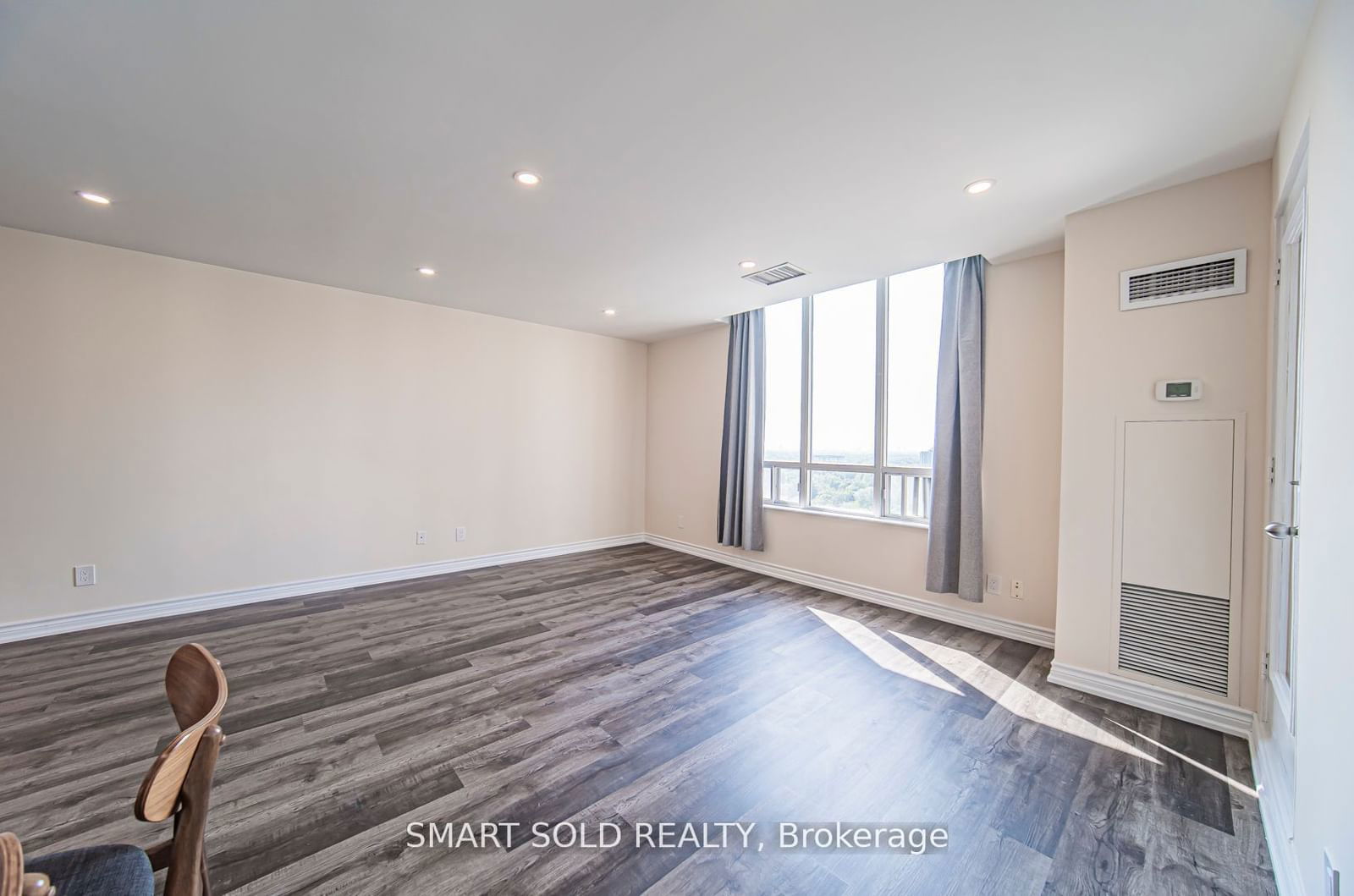 256 Doris Ave, unit PH210 for sale