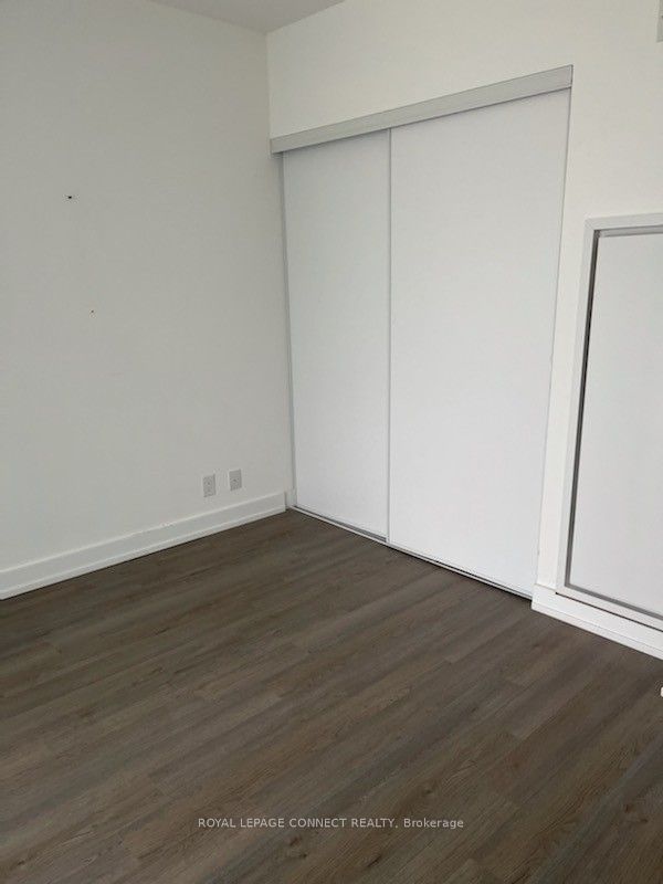 6 Parkwood Ave, unit 810 for rent