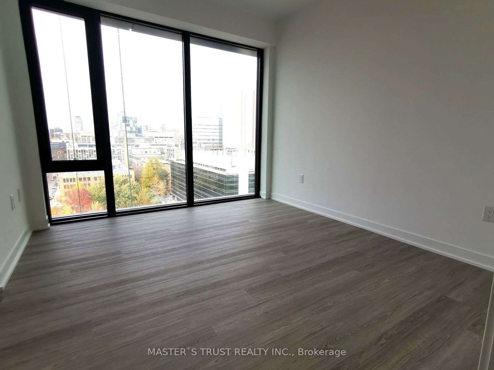 195 McCaul St, unit 1102 for rent