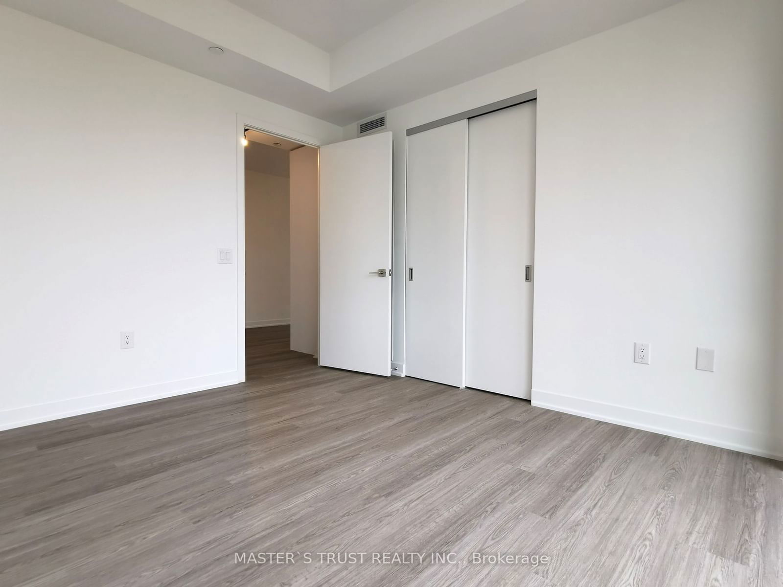 195 McCaul St, unit 1102 for rent