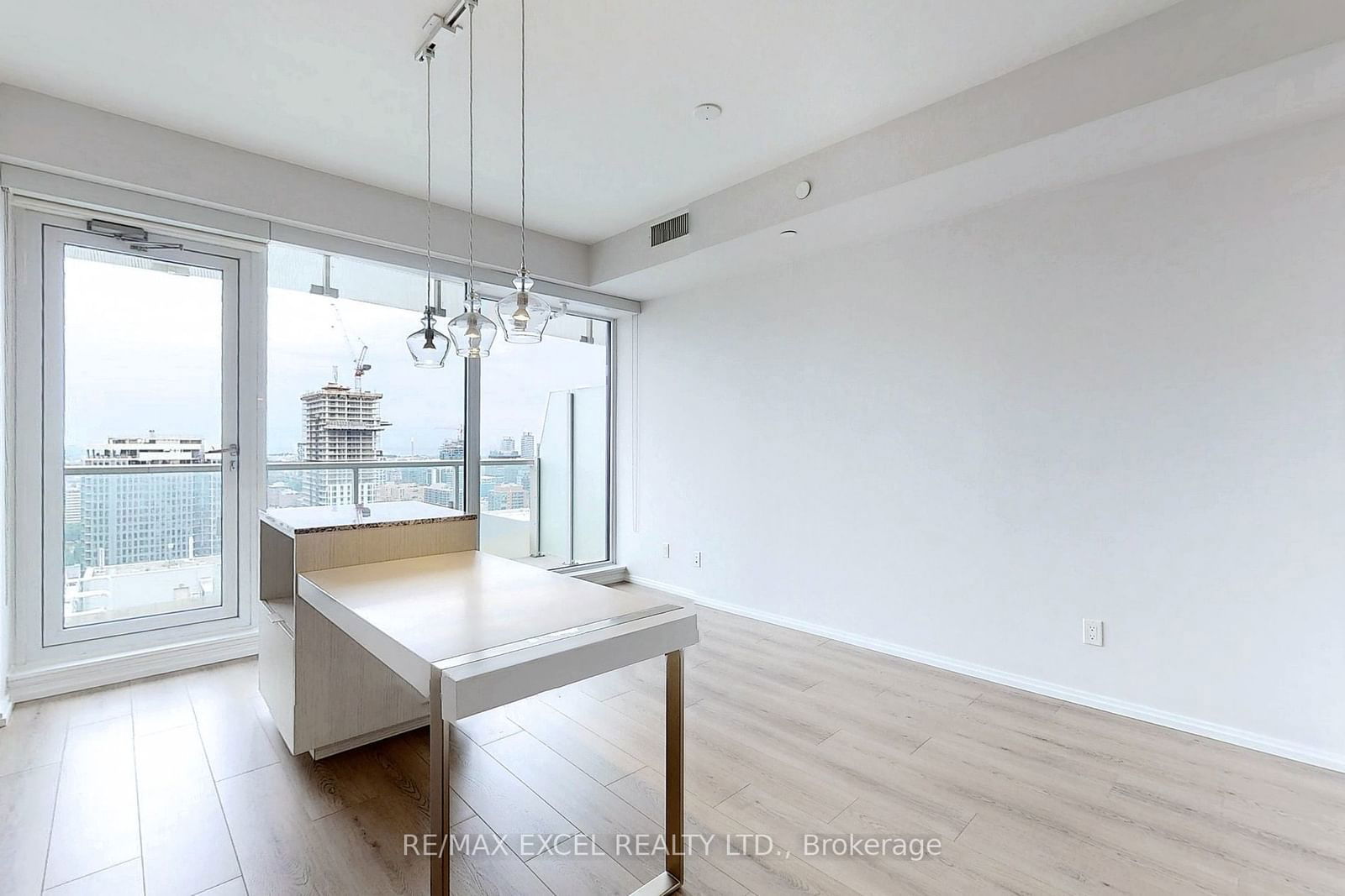 197 Yonge St, unit 2604 for rent