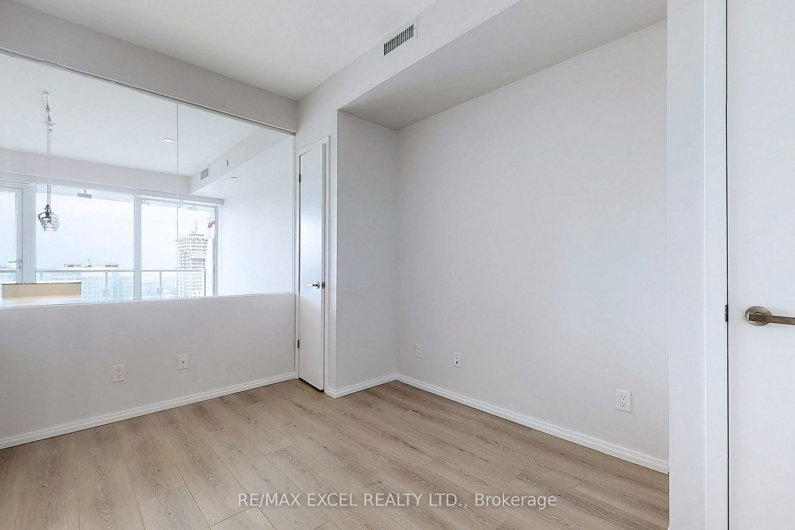 197 Yonge St, unit 2604 for rent