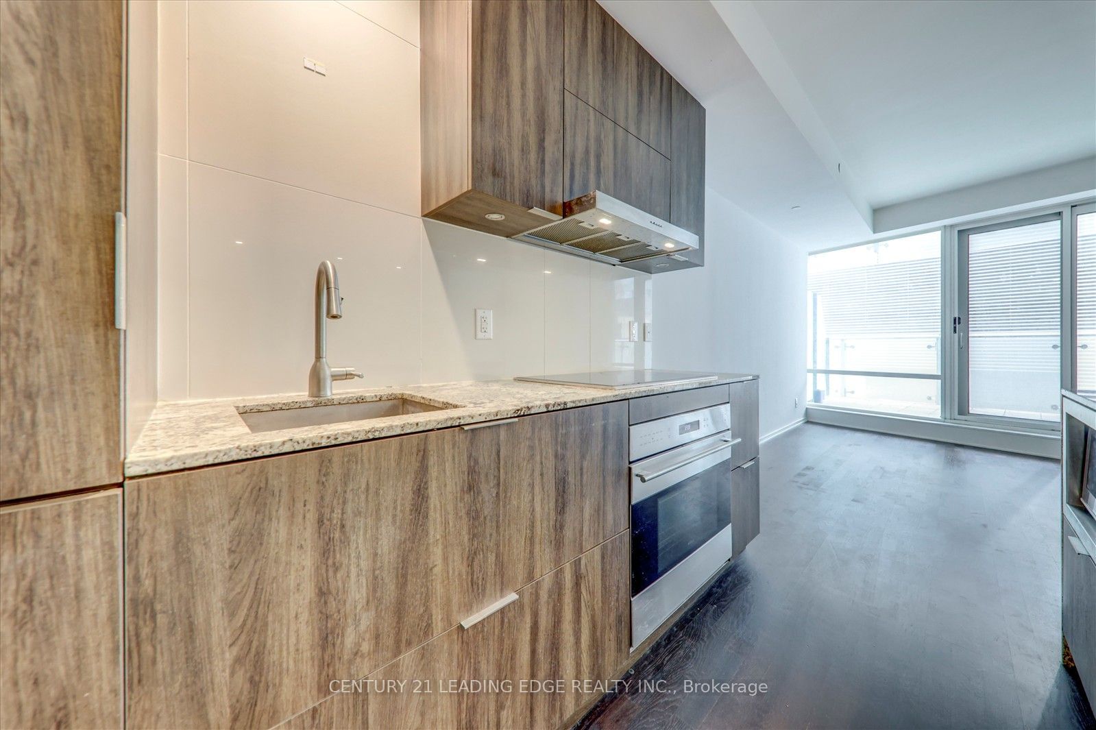 1 Bloor St E, unit 416 for rent