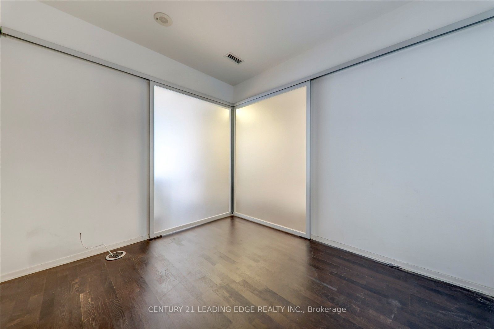 1 Bloor St E, unit 416 for rent