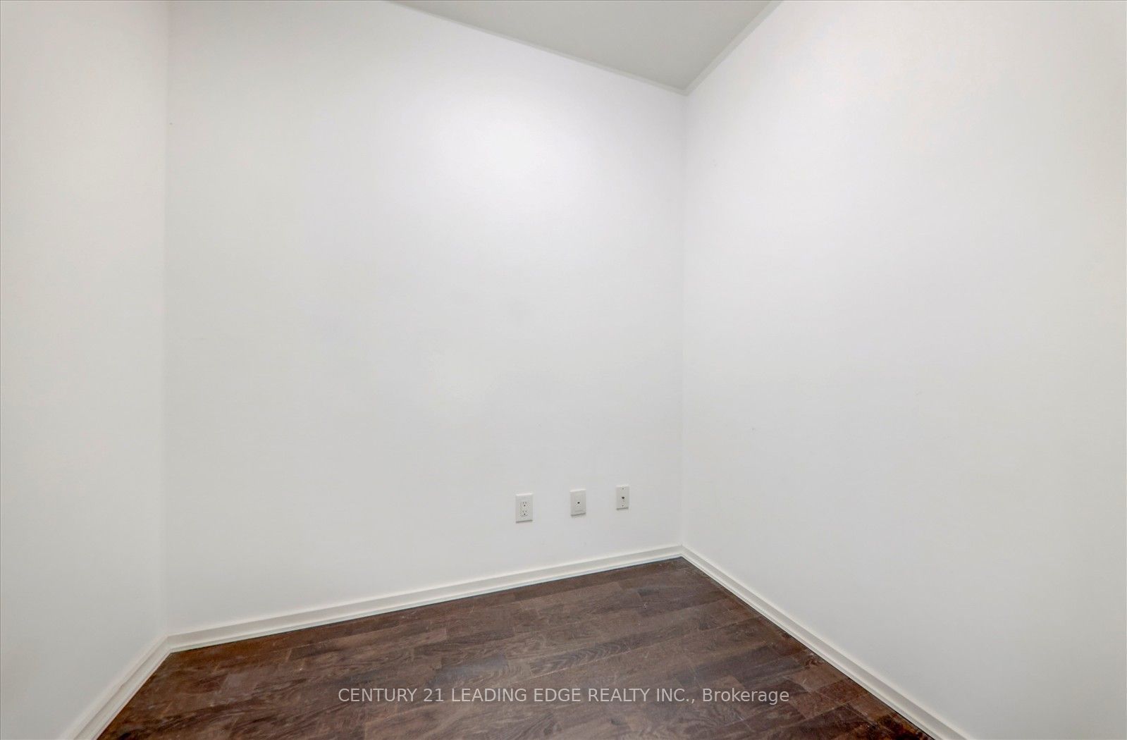 1 Bloor St E, unit 416 for rent