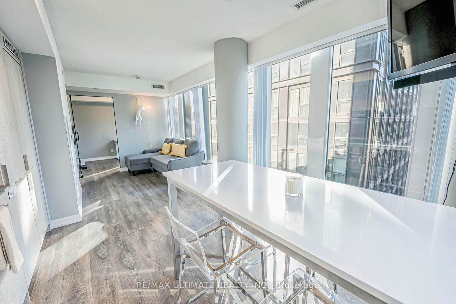 60 Shuter St, unit 1012 for sale