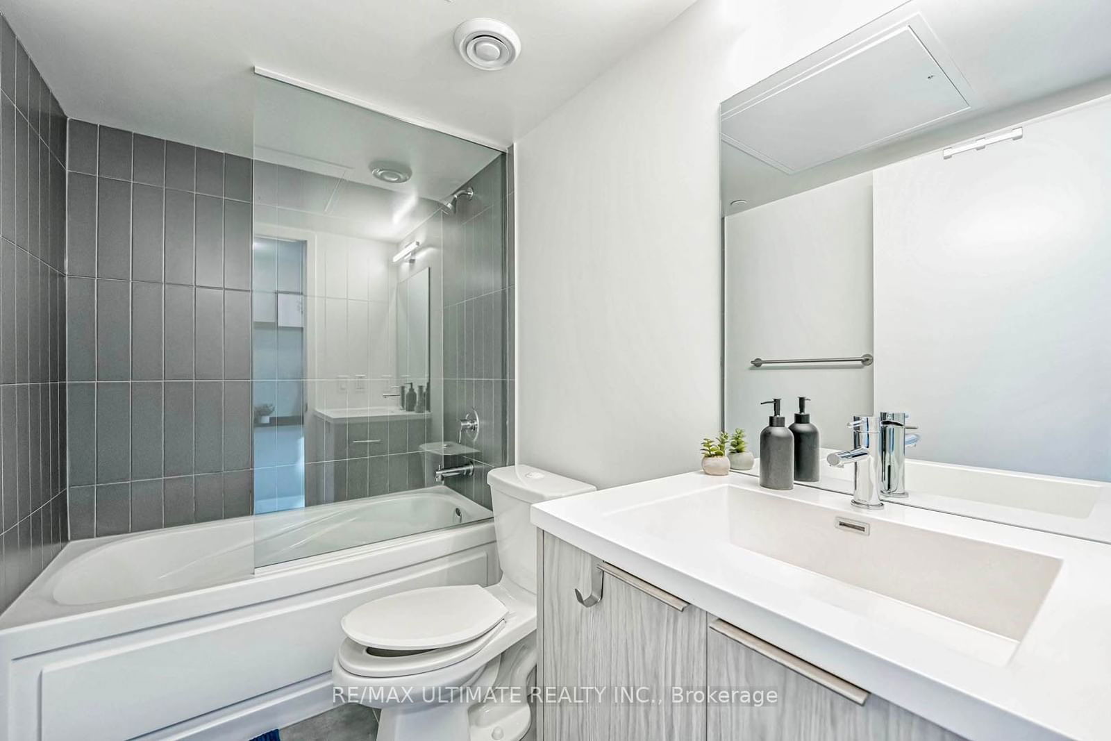 60 Shuter St, unit 1012 for sale