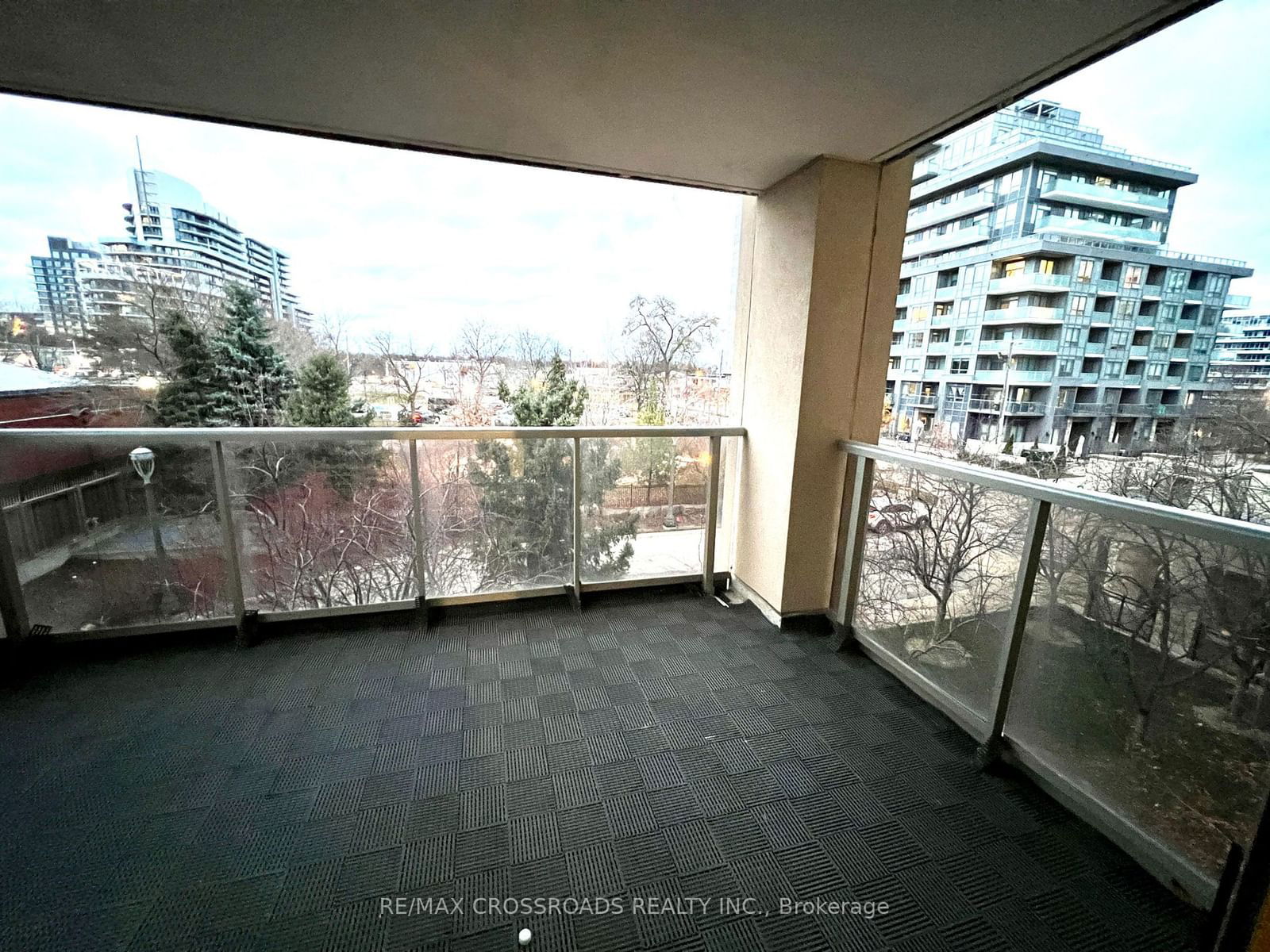 18 Kenaston Gdns, unit 307 for rent