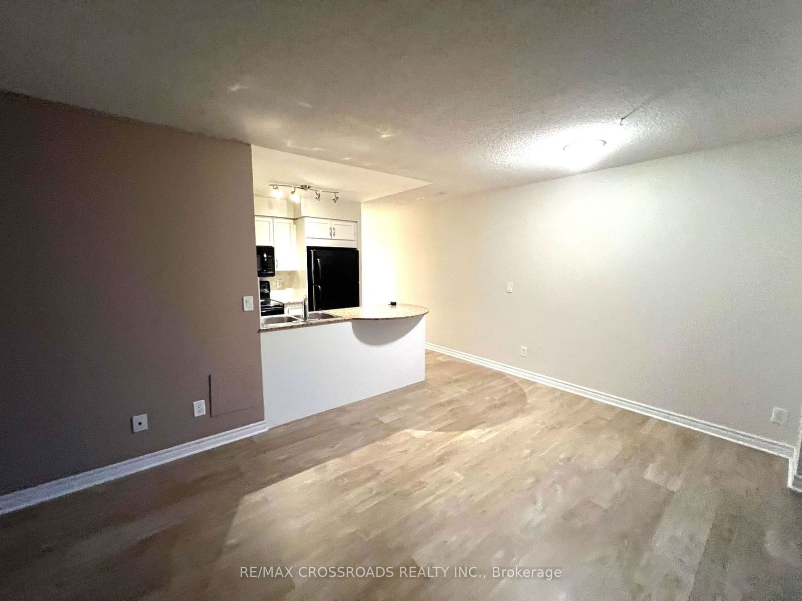 18 Kenaston Gdns, unit 307 for rent