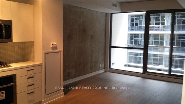 39 Brant St, unit 618 for rent