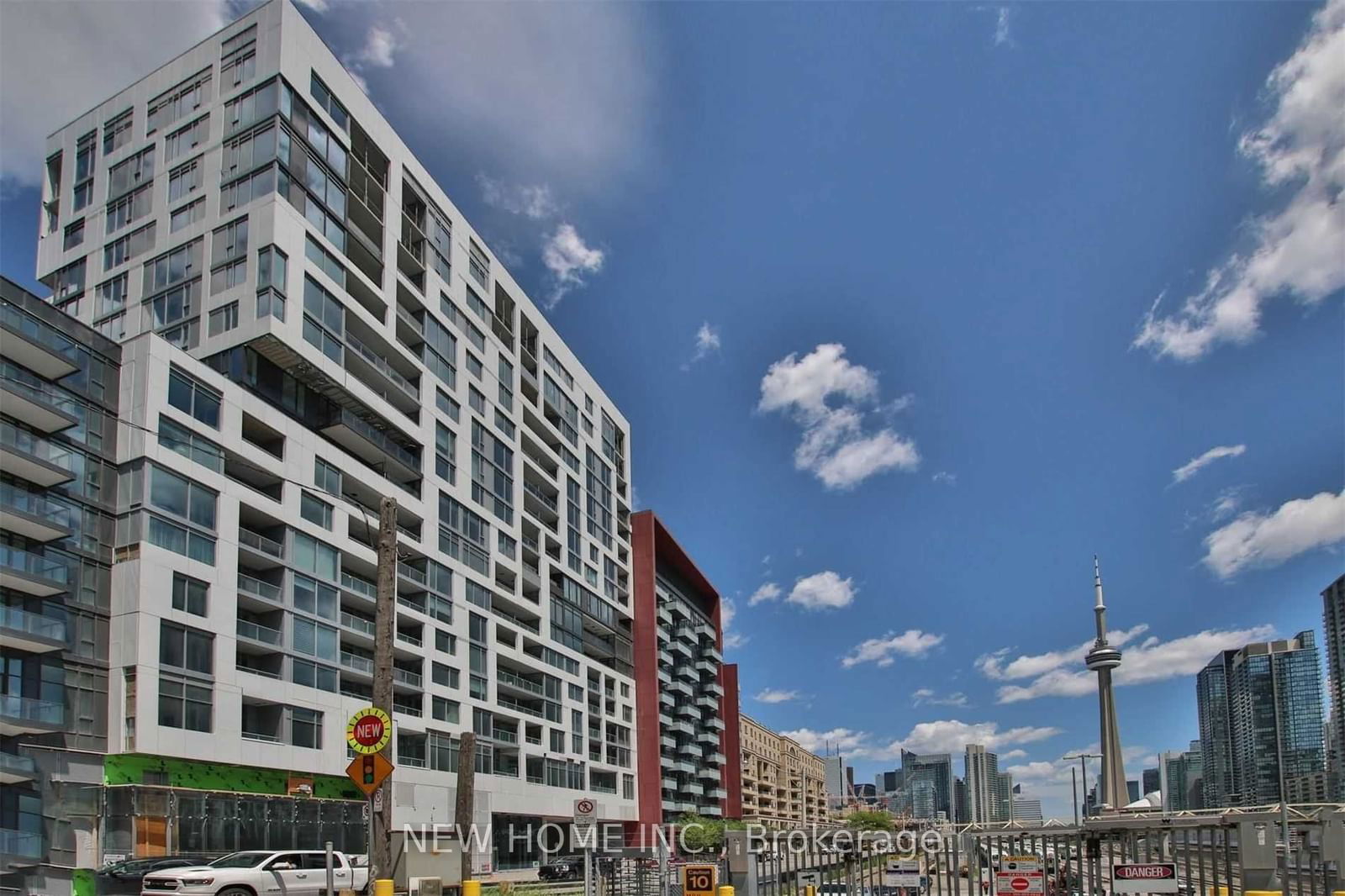 576 Front St W, unit 712E for rent