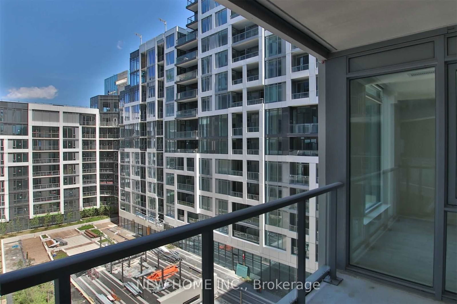 576 Front St W, unit 712E for rent