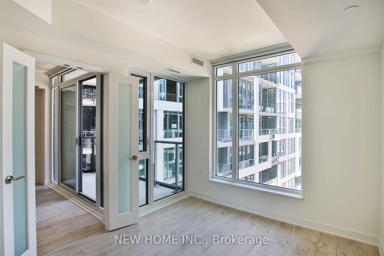 576 Front St W, unit 712E for rent