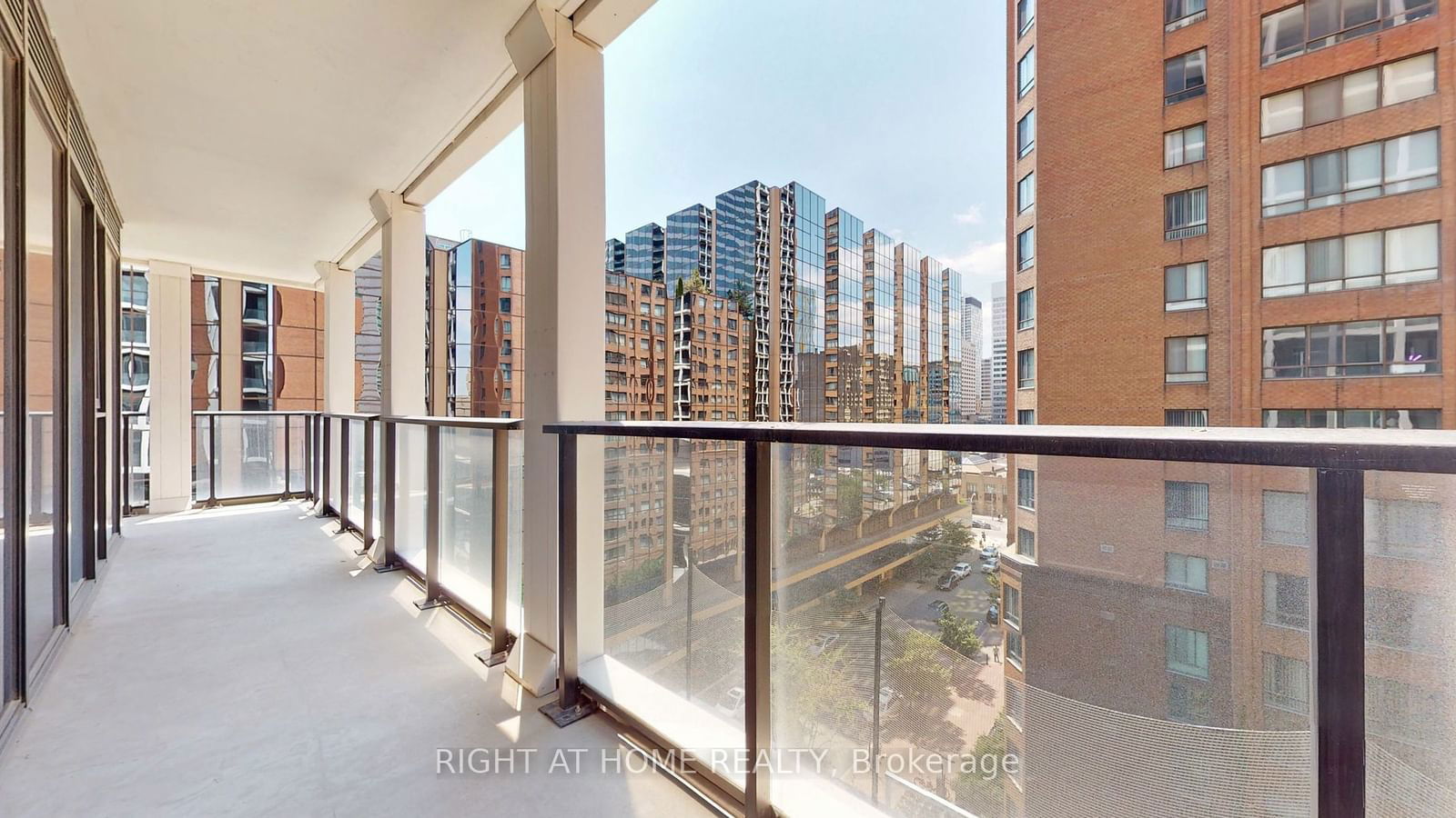 20 Edward St, unit 611 for rent