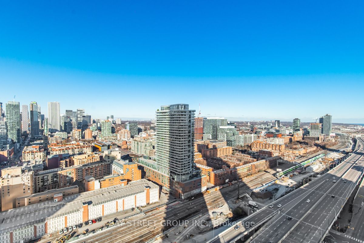 55 cooper St, unit 3202 for sale