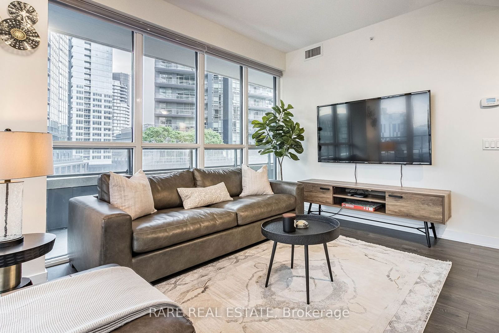 38 Iannuzzi St, unit 806 for rent