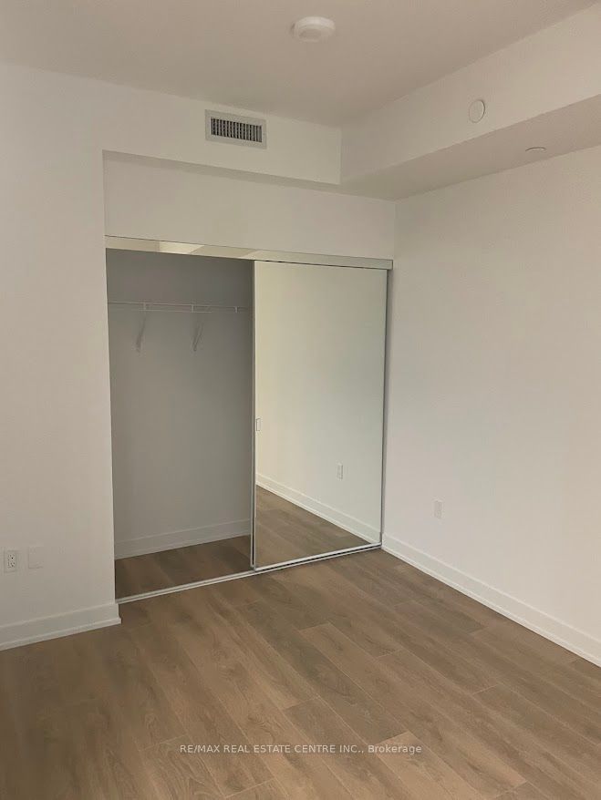 127 Broadway Ave, unit 1807 for rent