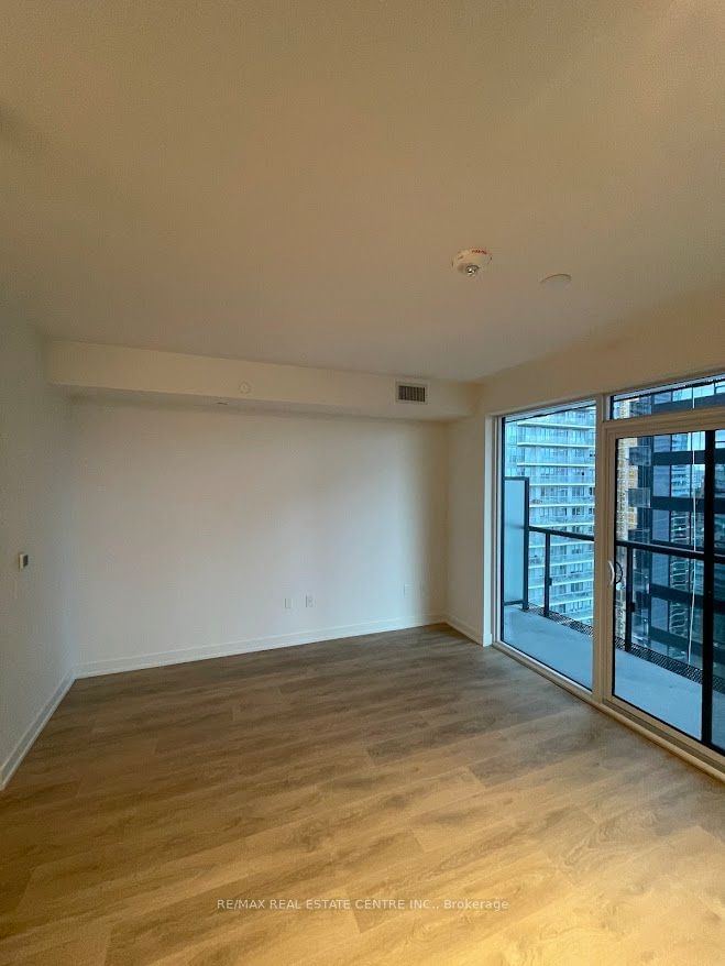 127 Broadway Ave, unit 1807 for rent