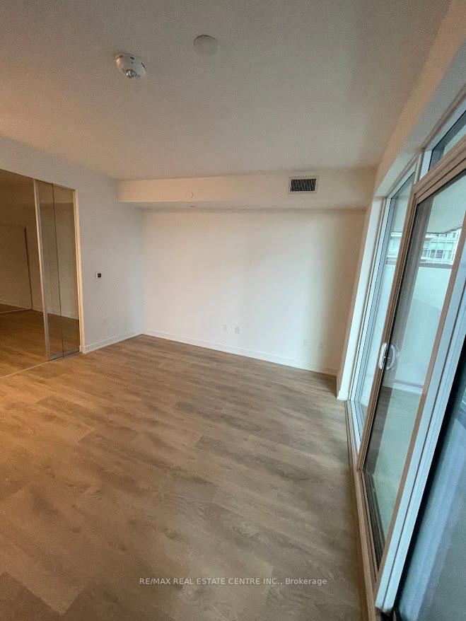 127 Broadway Ave, unit 1807 for rent