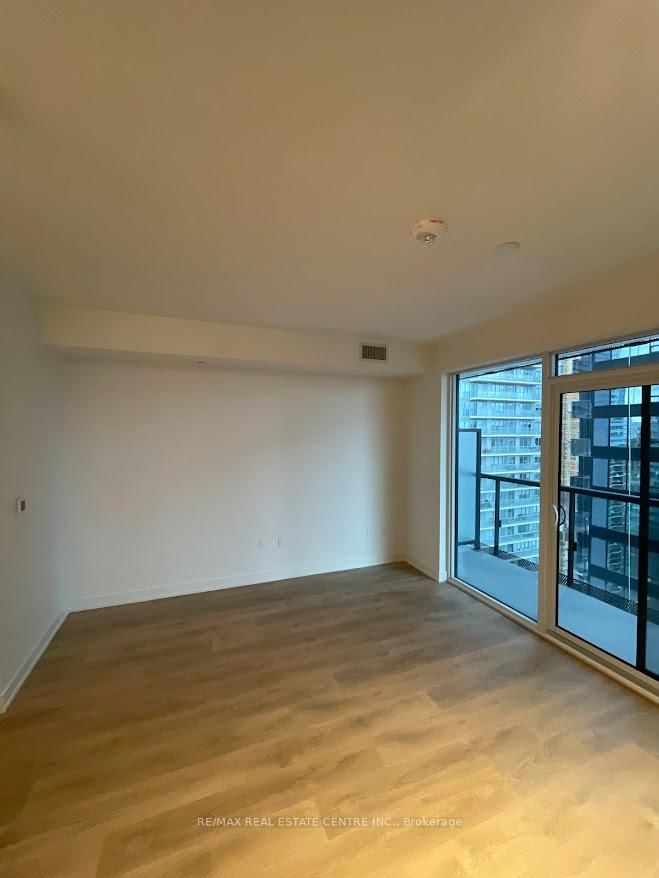 127 Broadway Ave, unit 1807 for rent