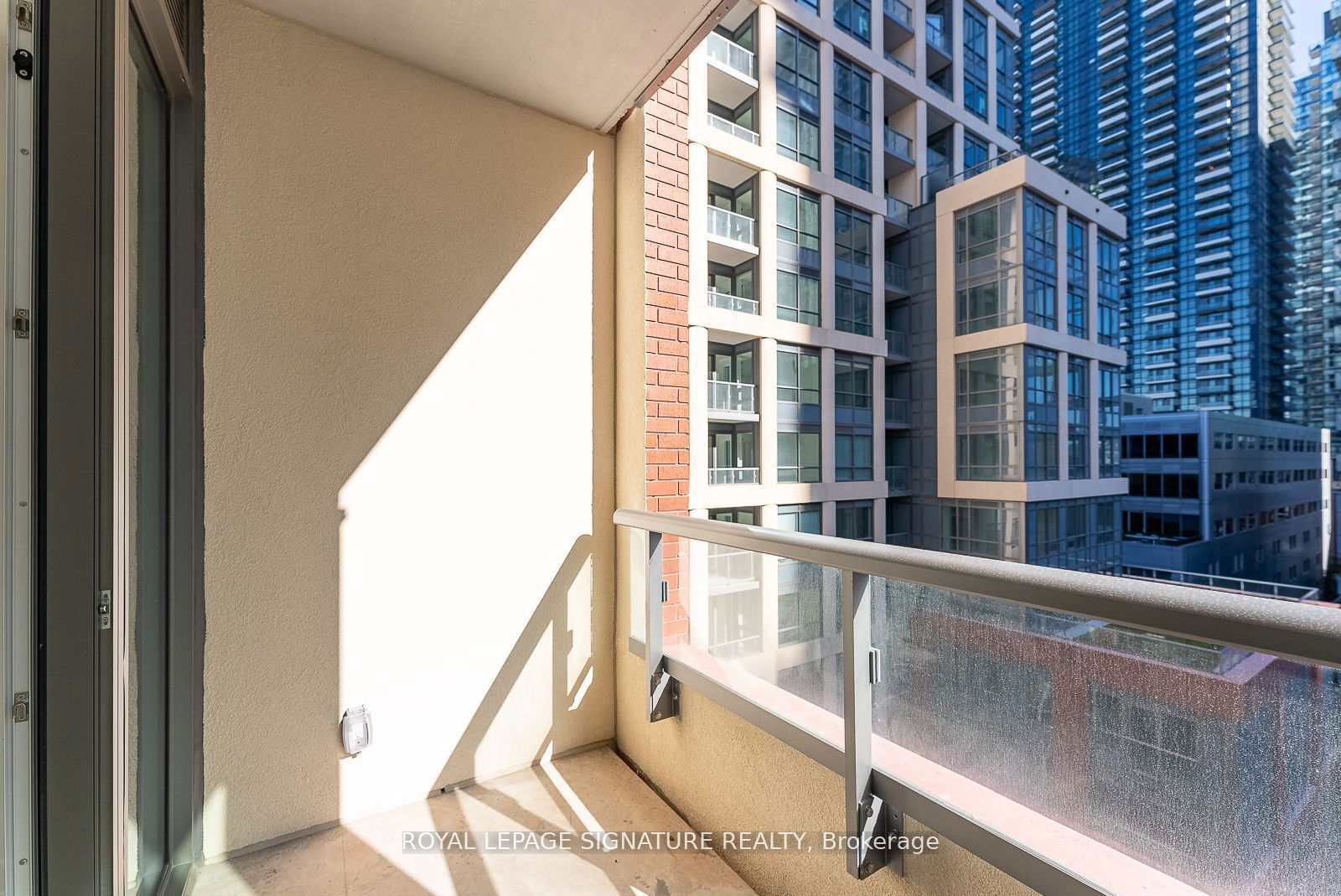 108 Peter St, unit 1015 for rent