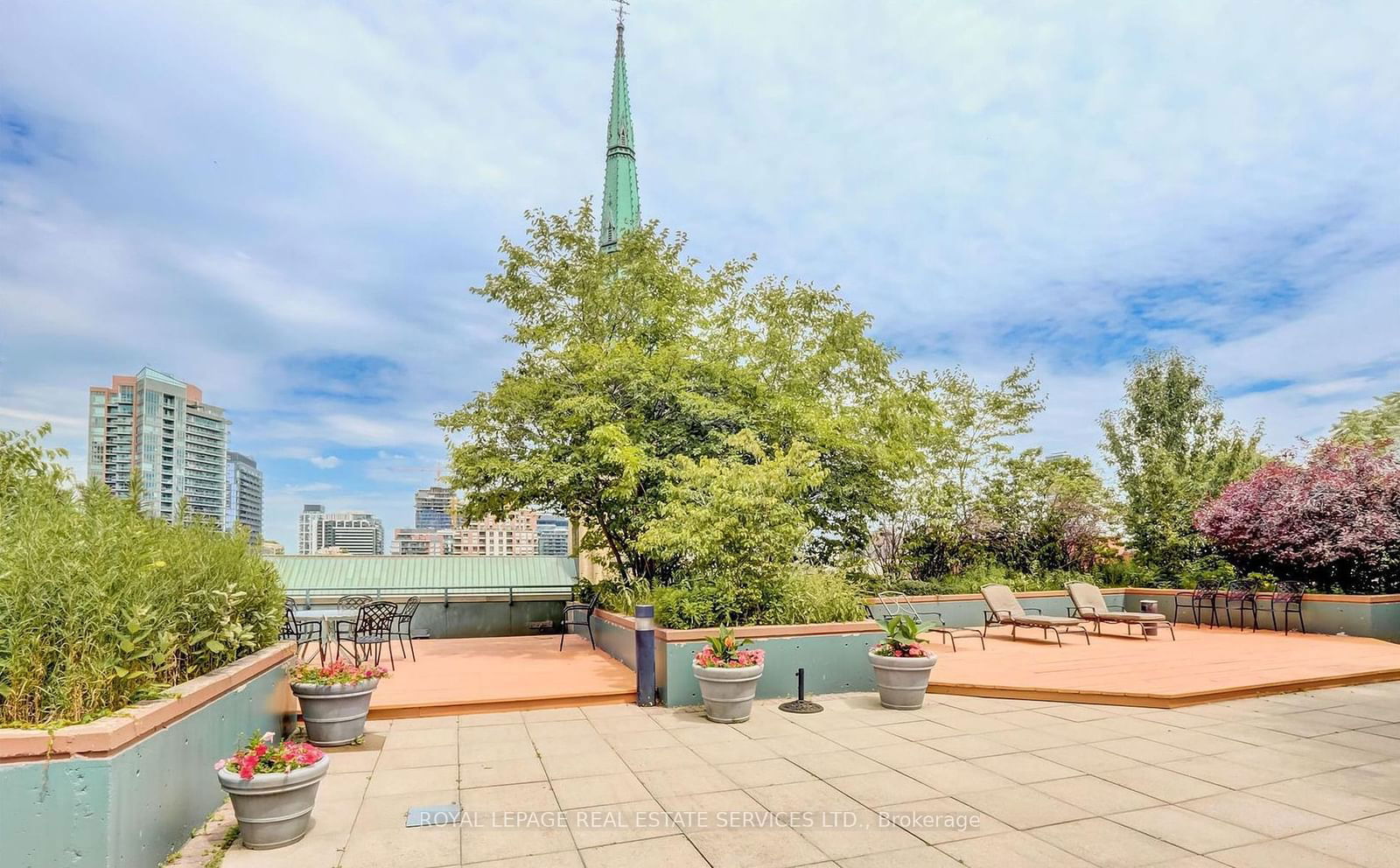 King Plaza, Downtown, Toronto