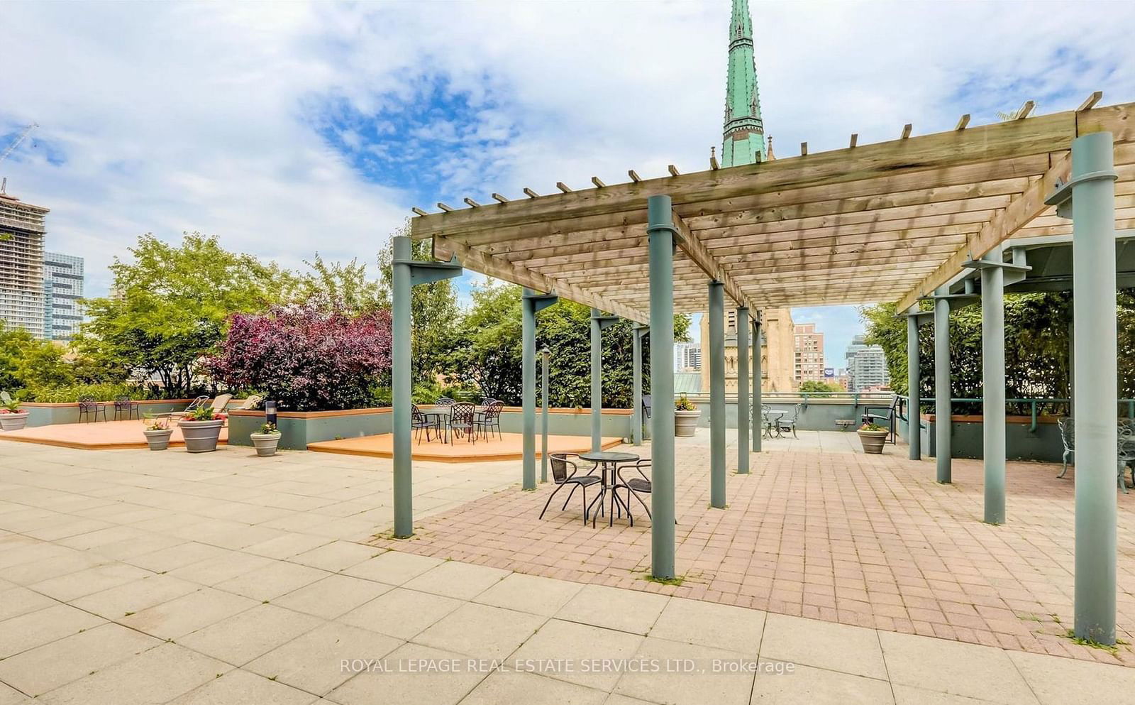 King Plaza, Downtown, Toronto