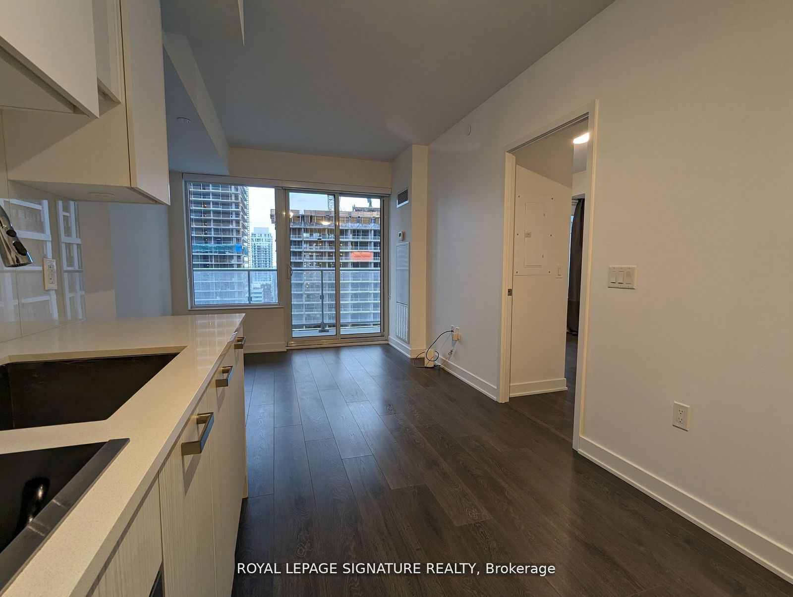 195 Redpath Ave, unit 2511 for rent