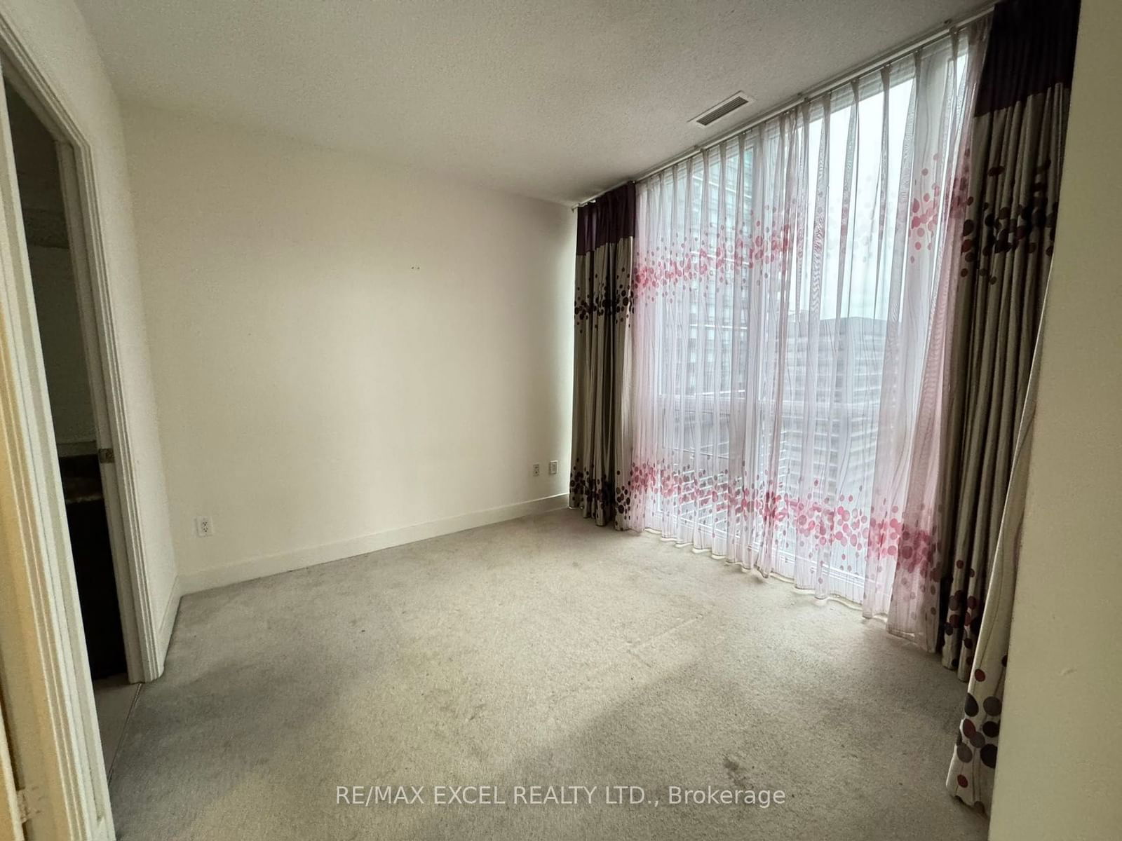 23 Sheppard Ave E, unit 2604 for rent