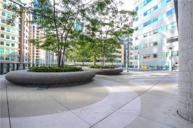 832 Bay St, unit 4103 for rent