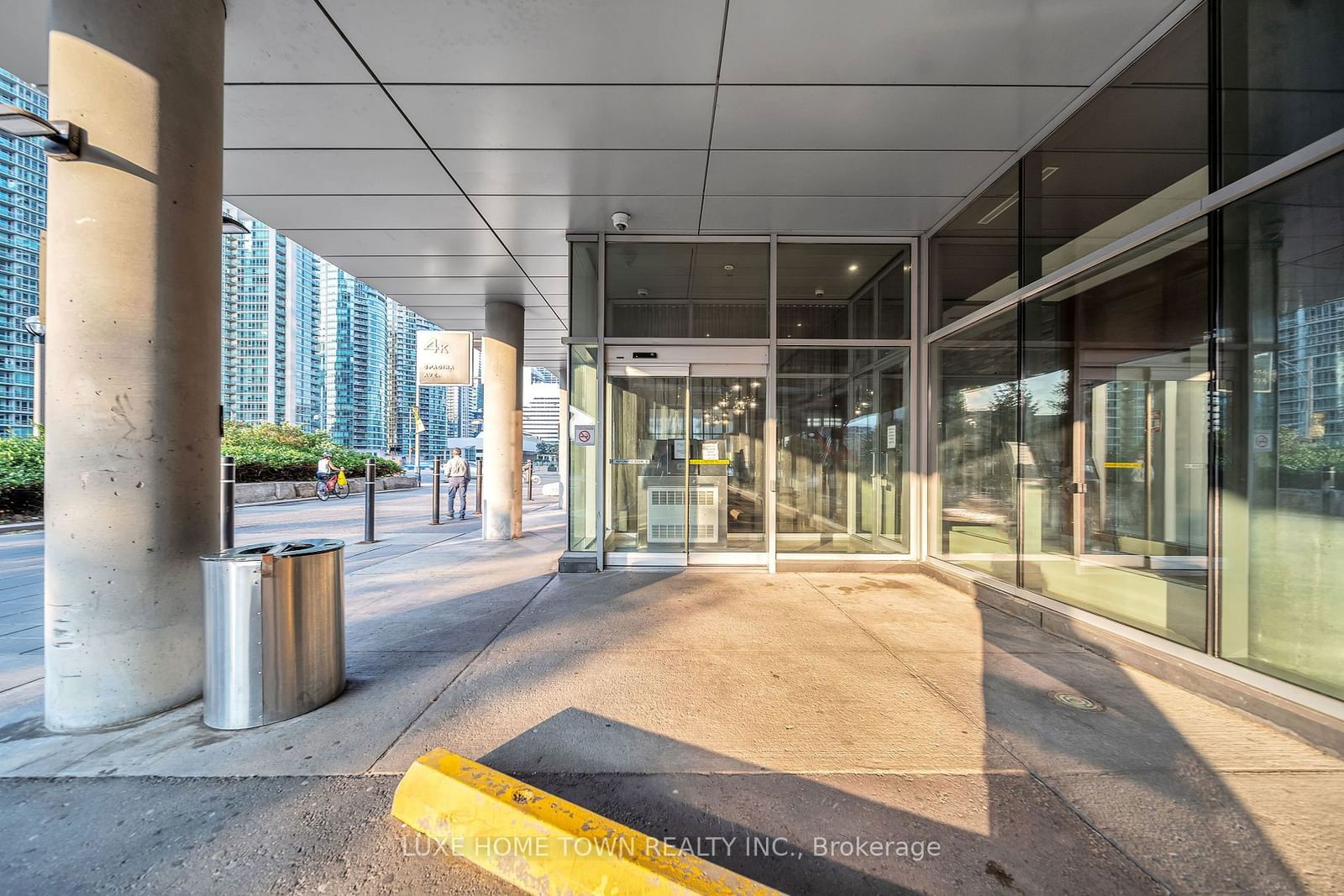 4K Spadina Ave, unit 711 for sale