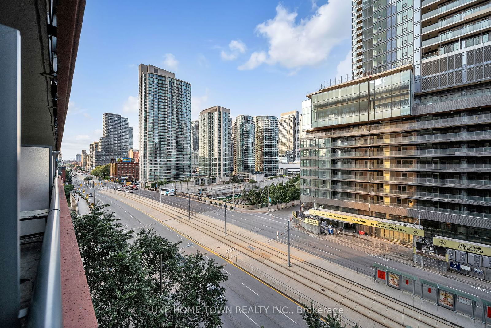 4K Spadina Ave, unit 711 for sale