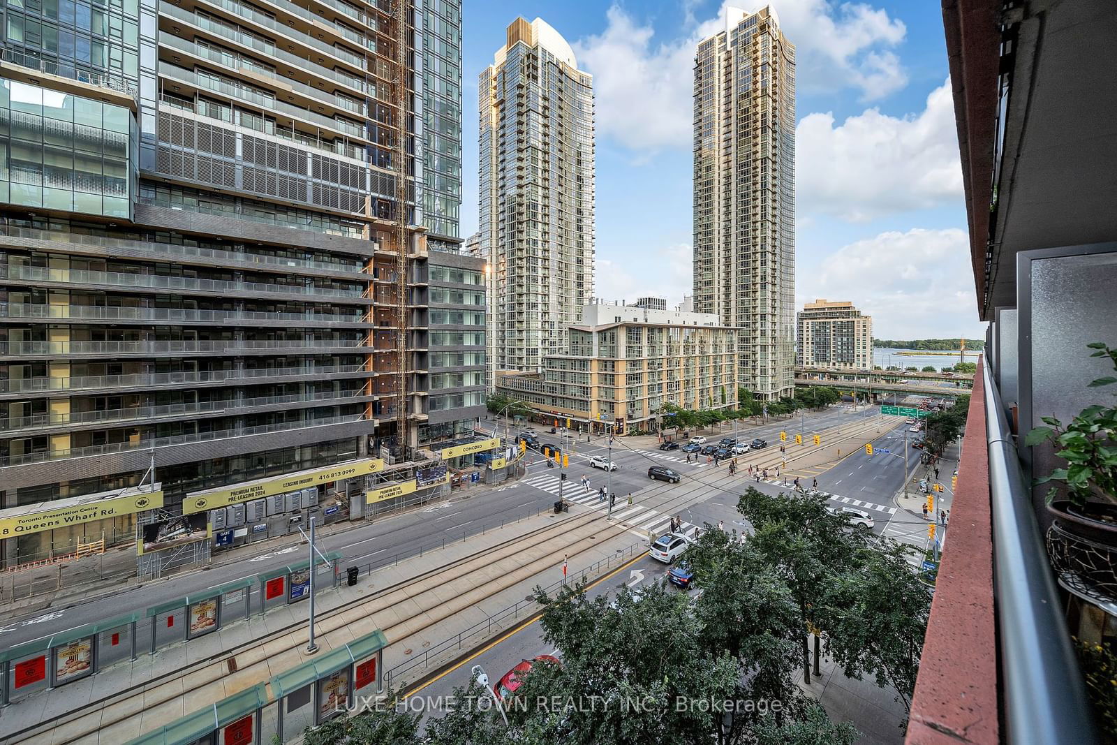 4K Spadina Ave, unit 711 for sale