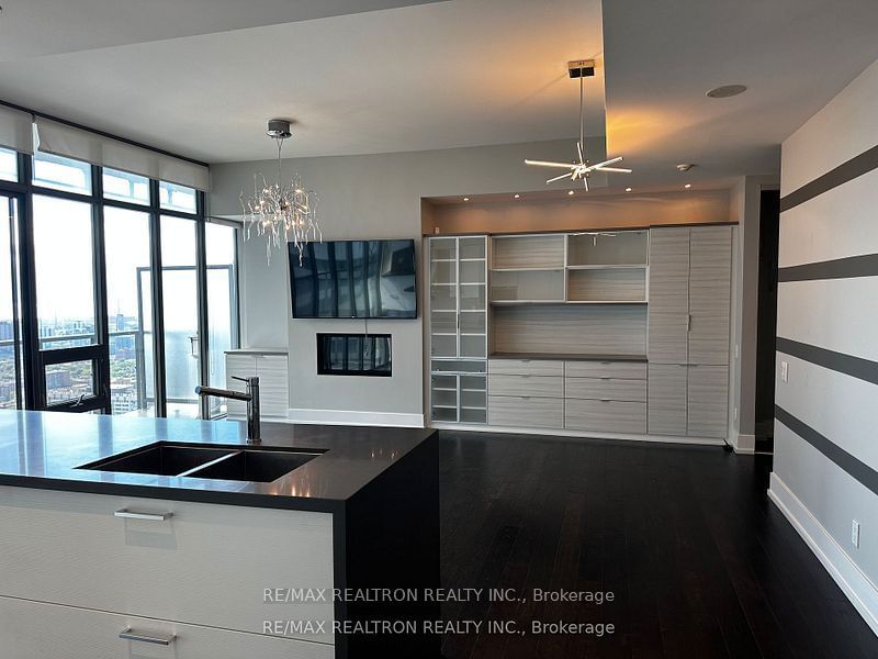 33 Charles St E, unit 4501 for rent