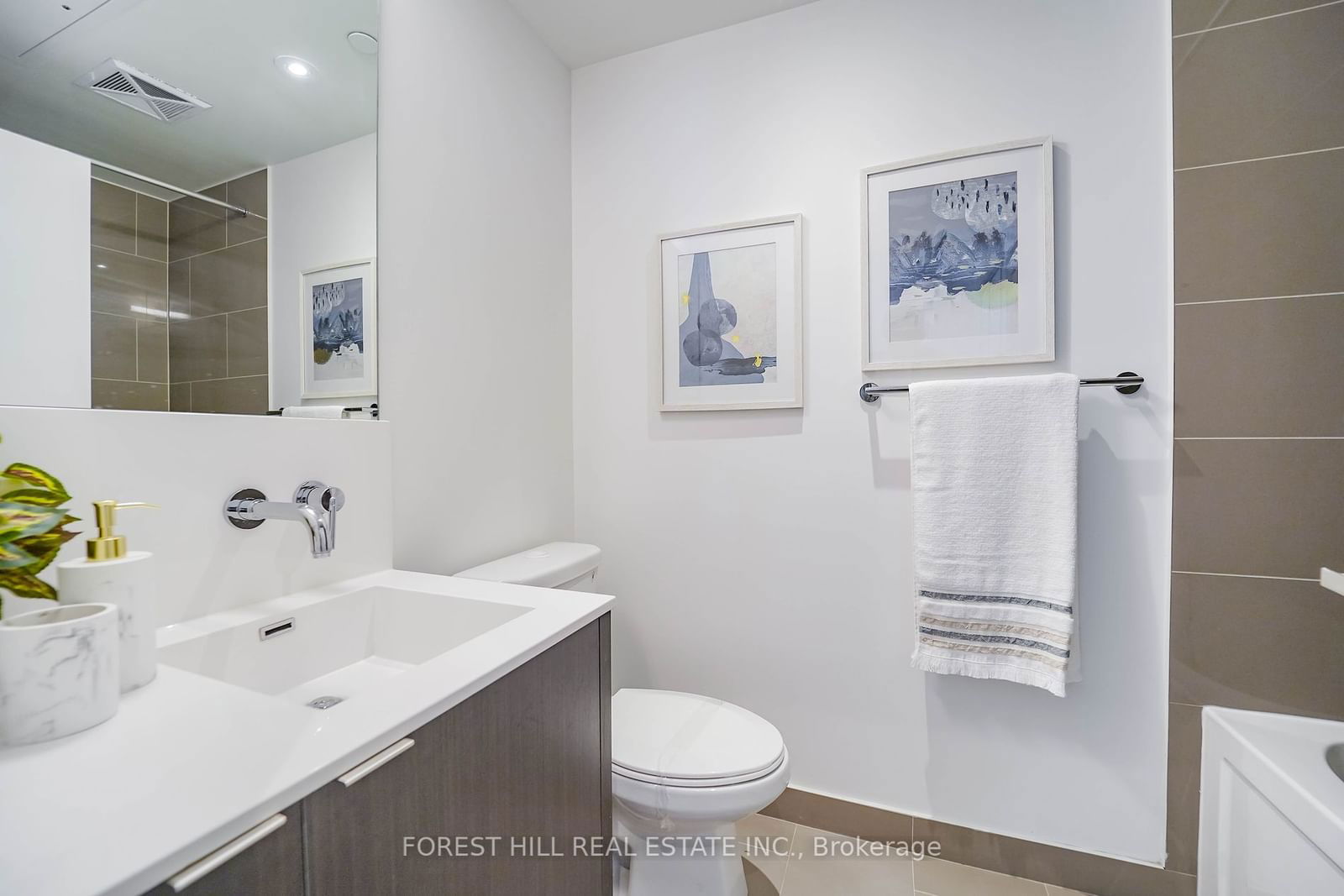 100 Harbour St, unit 3901 for sale