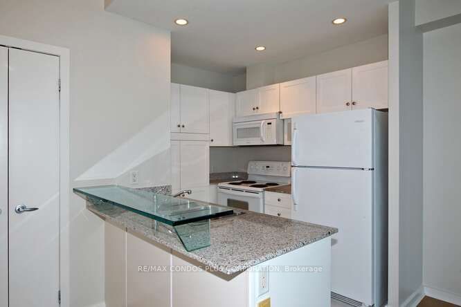 208 Queens Quay W, unit 2701 for rent