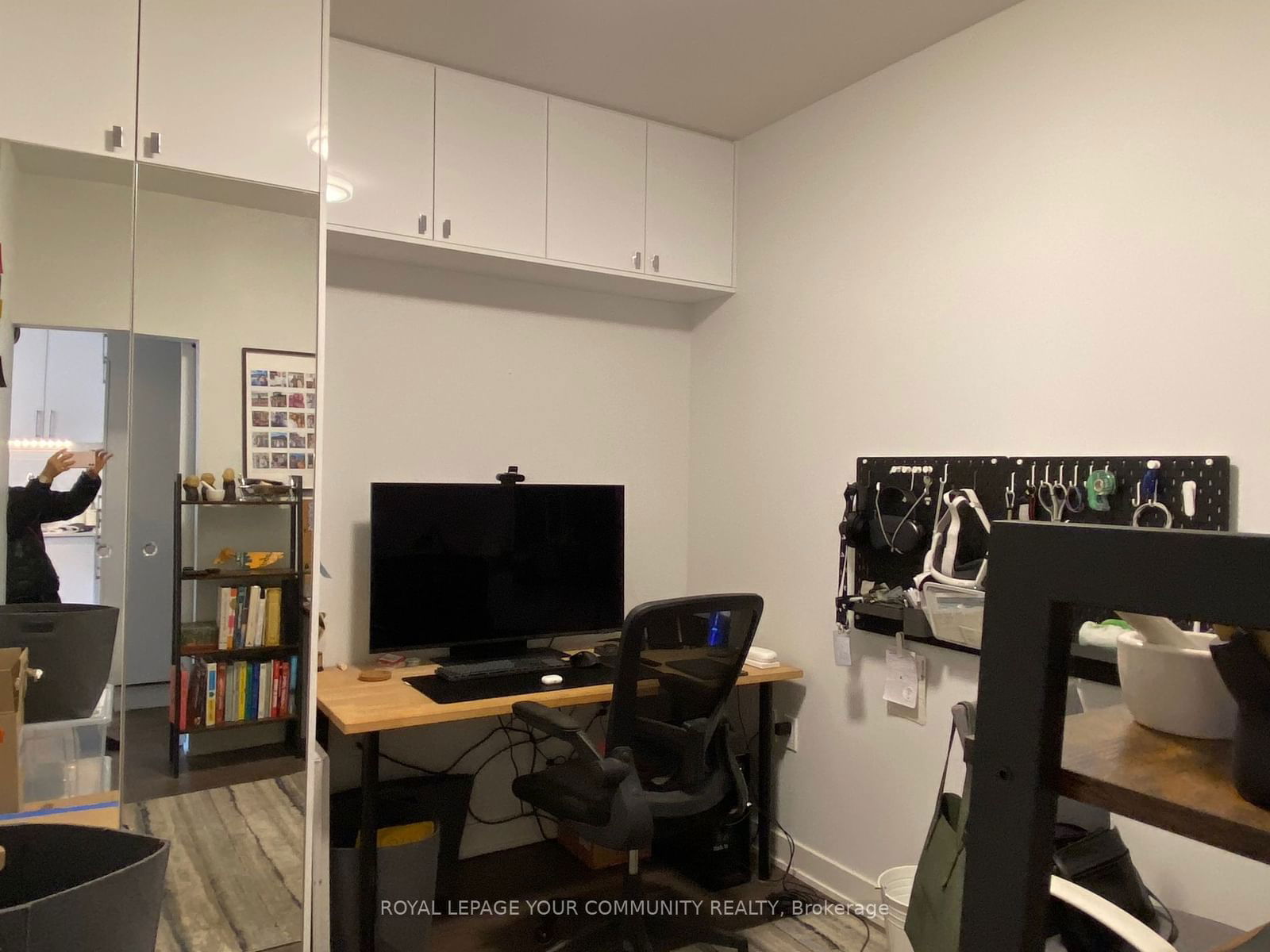 27 Bathurst St, unit 1813W for rent