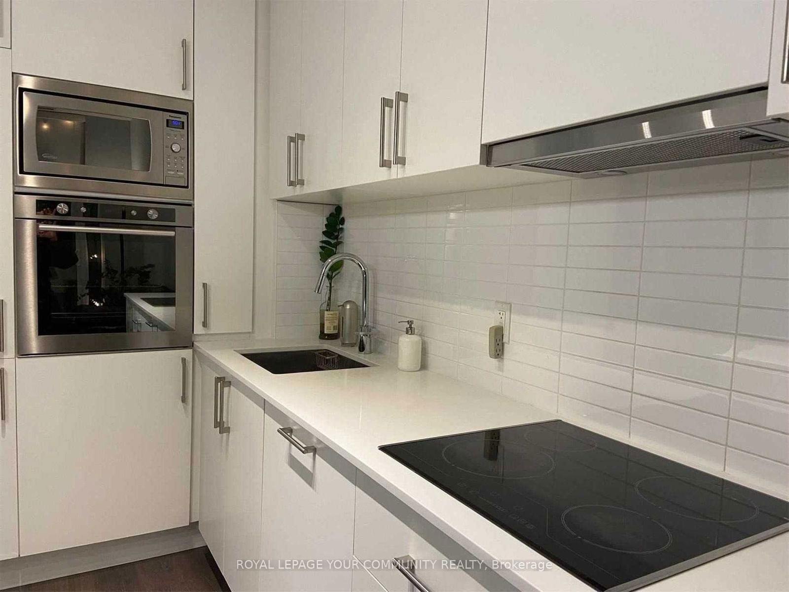 27 Bathurst St, unit 1813W for rent