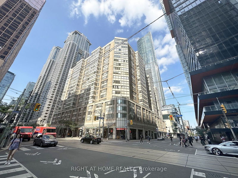 711 Bay St, unit 1420 for rent