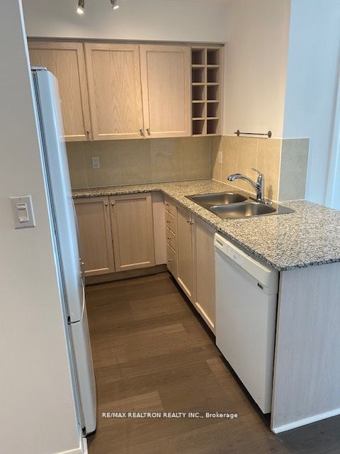 210 Victoria St, unit 3503 for rent